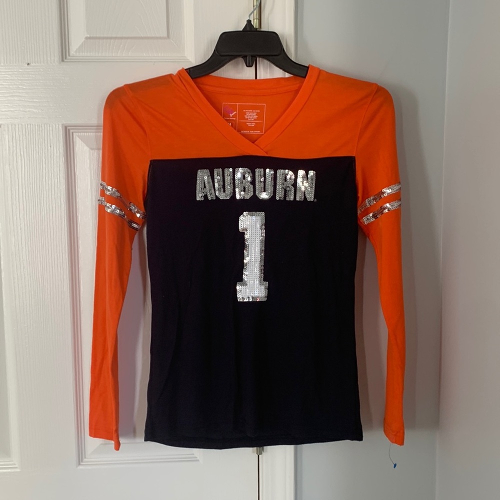 Auburn fans T shirt, medium with Auburn Logo.